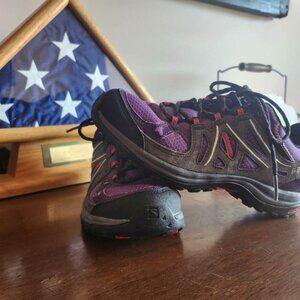 Women's size 7 (reg width) Salomon walking/hiking/running shoes